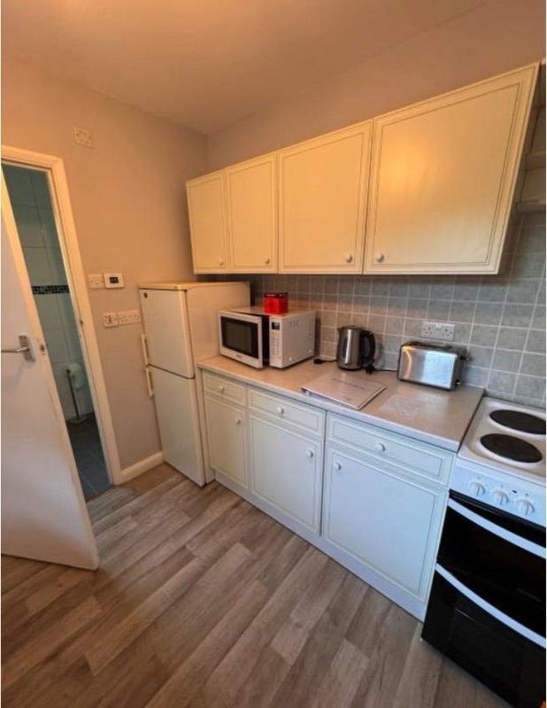 Room Delorme Street in Greater London