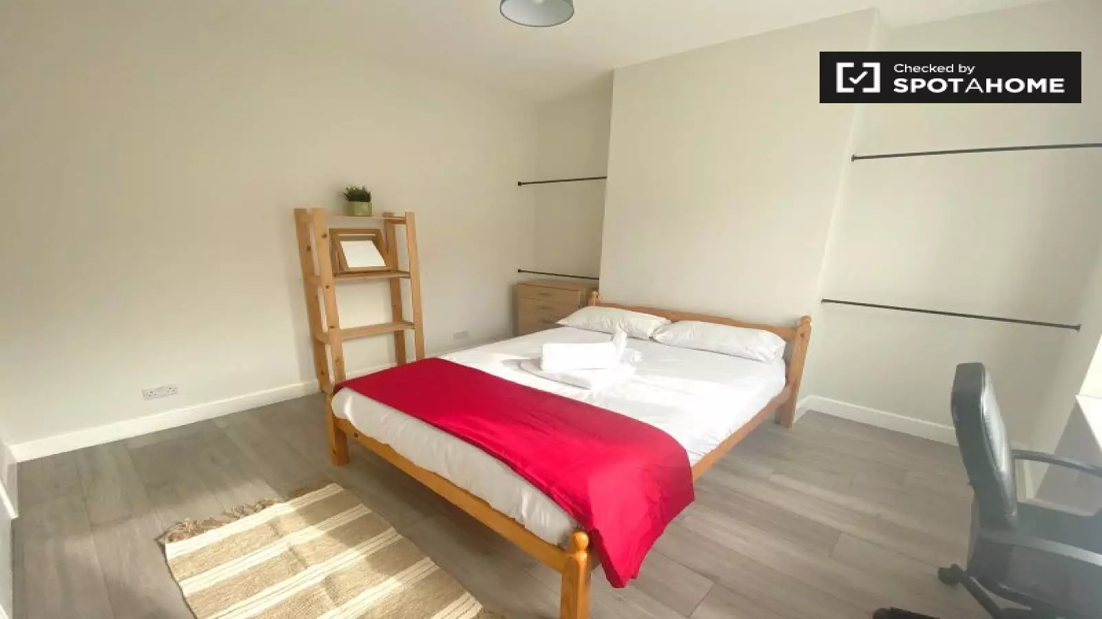 Room Antill Road in Greater London
