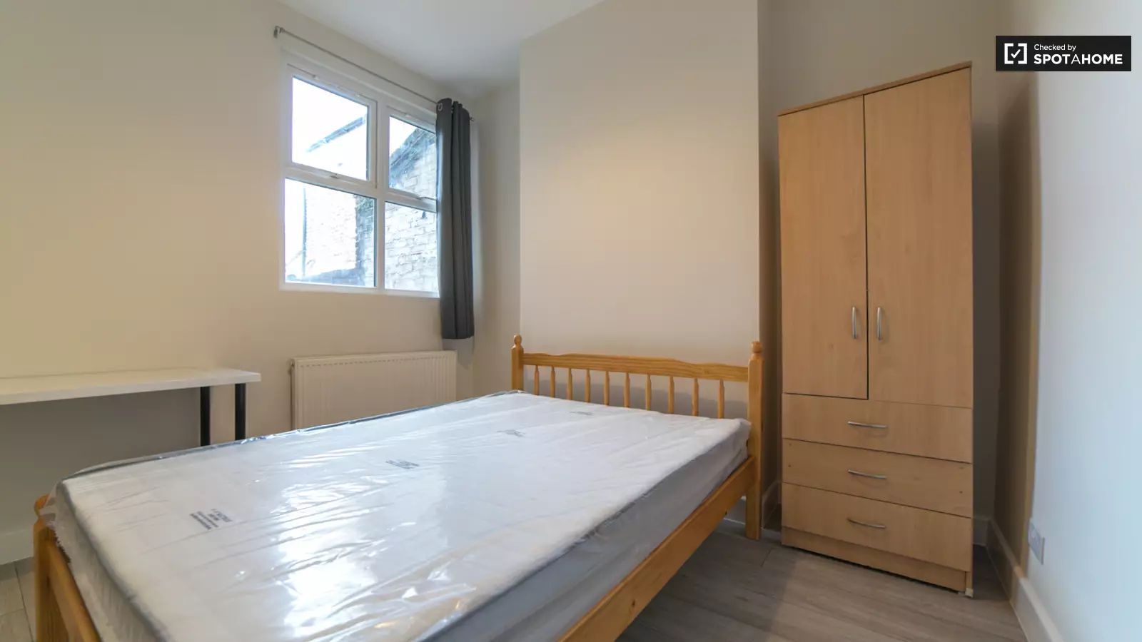 Room Antill Road in Greater London