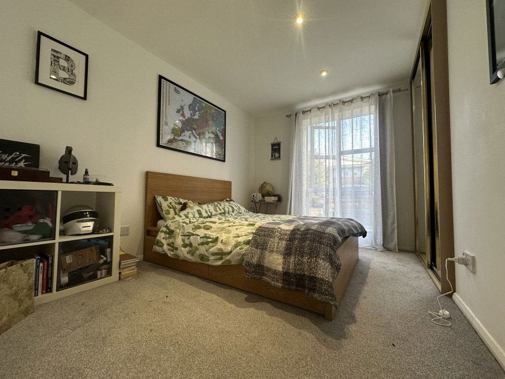 Flat Dexter Close in St Albans