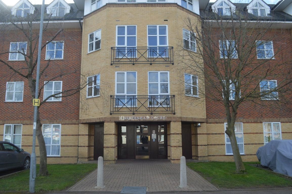 Flat Dexter Close in St Albans