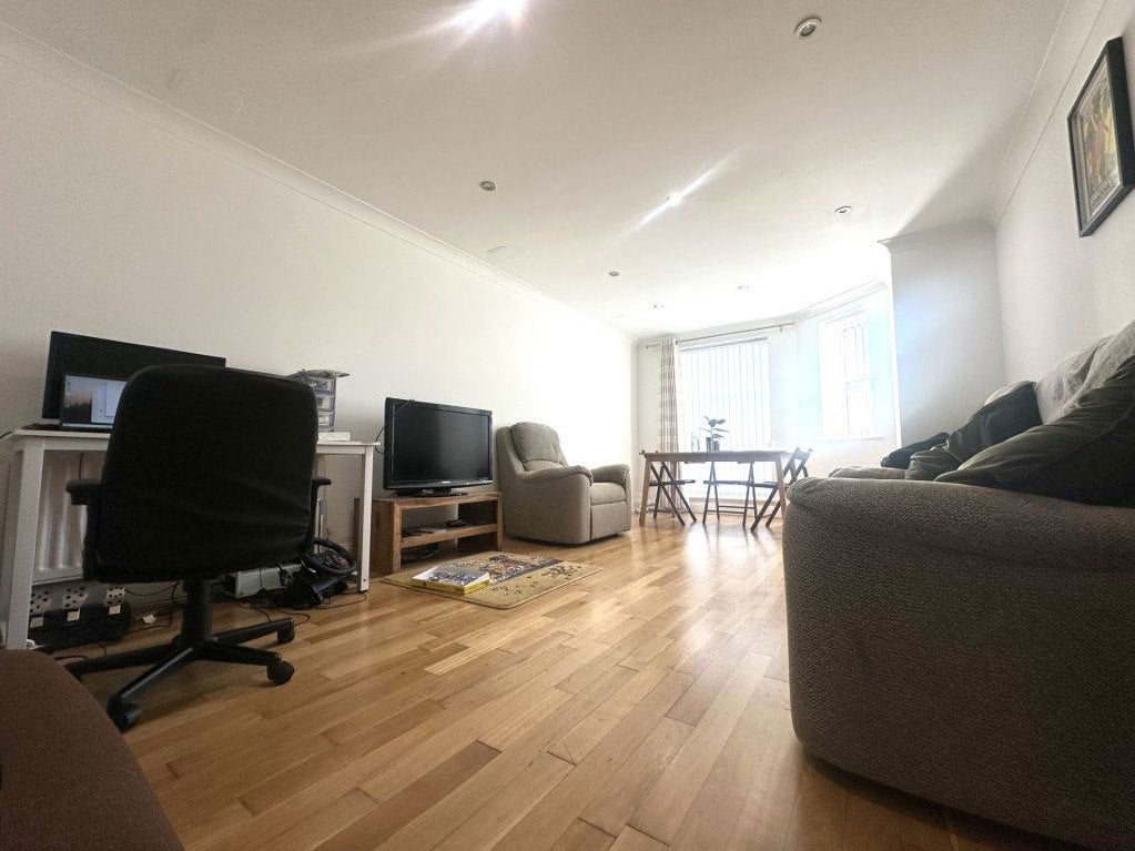 Flat Dexter Close in St Albans