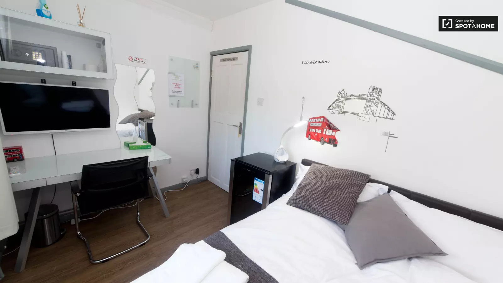Flat Joshua Street in Greater London