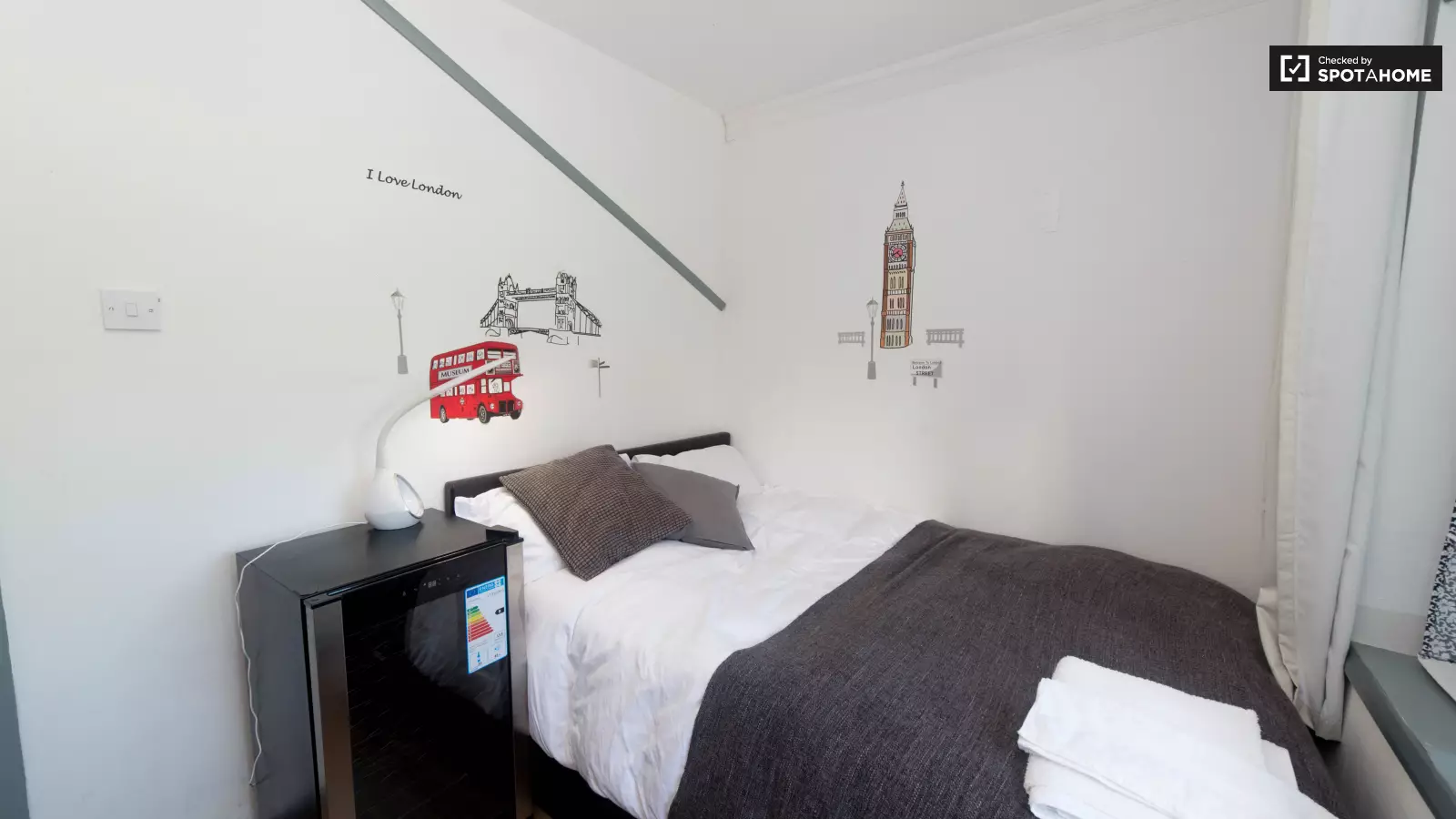 Flat Joshua Street in Greater London