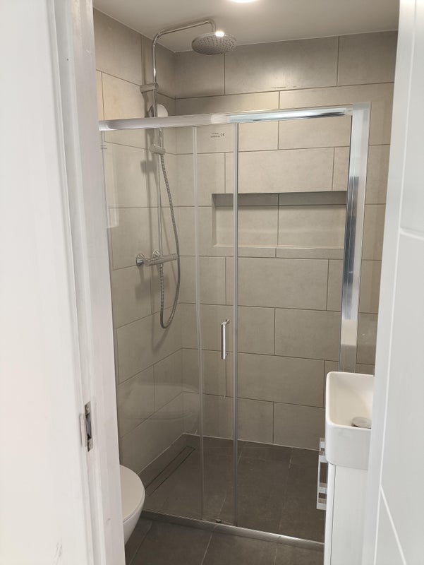Flat Dale Close in Greater London