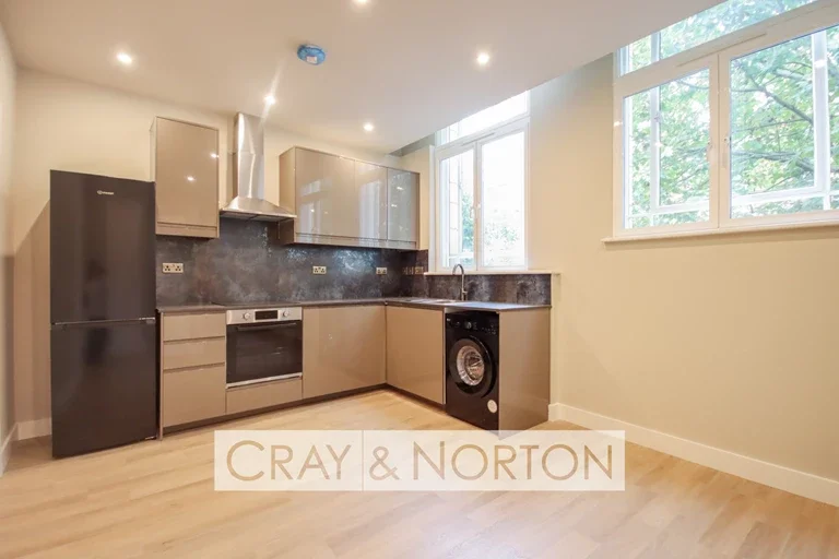 Flat North End in London
