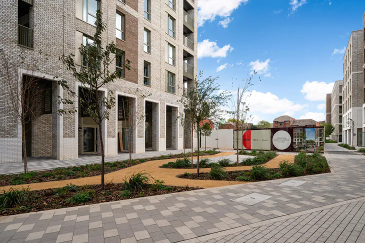 Flat Joseph Avenue in Greater London