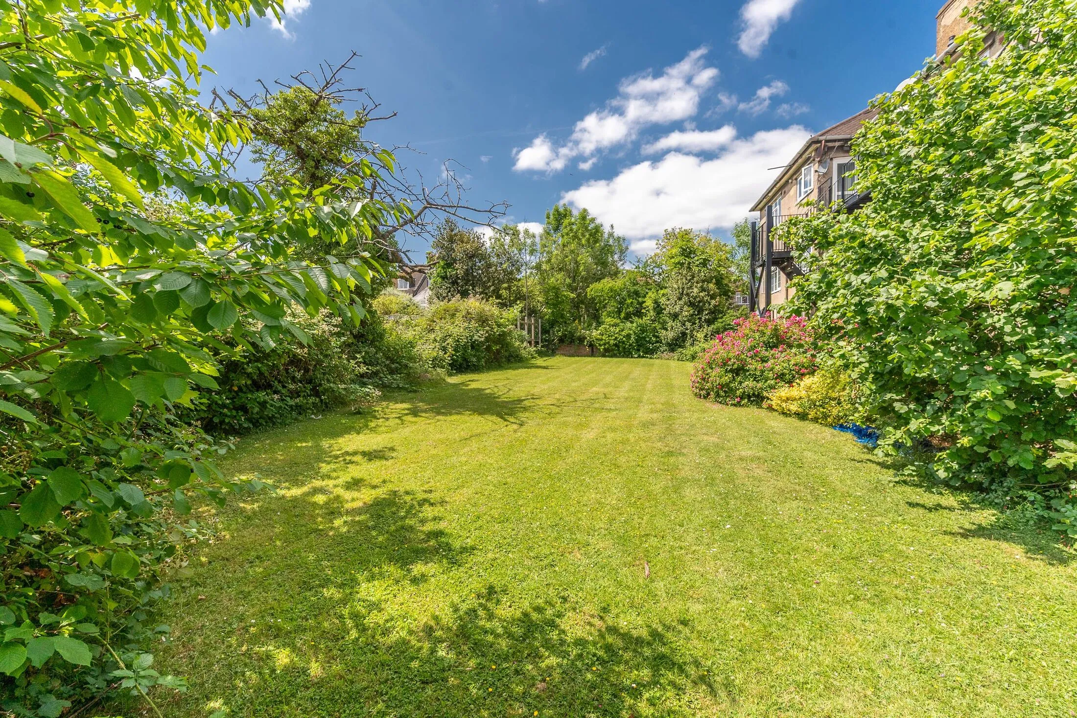 Flat Marlborough Hill in Greater London