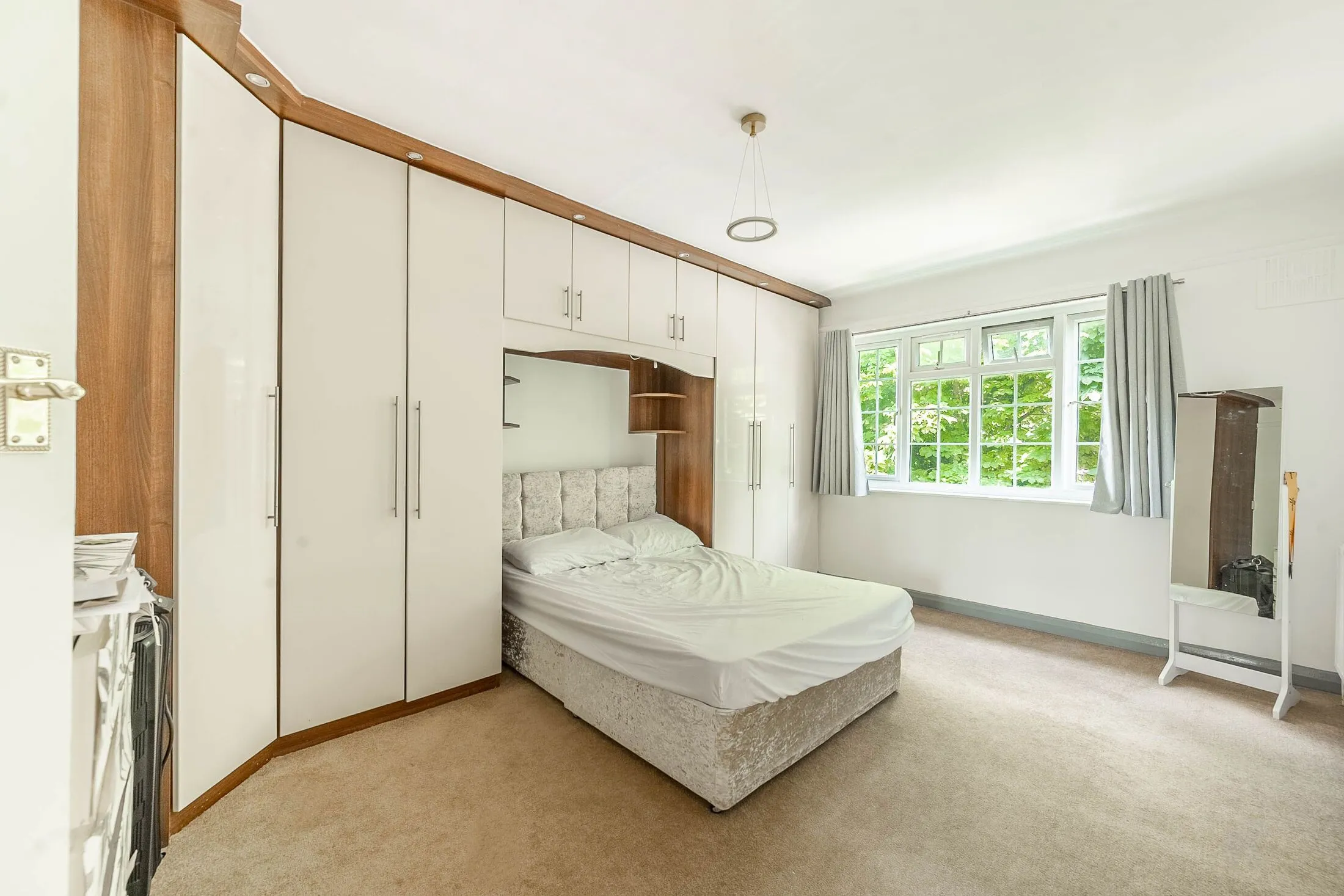 Flat Marlborough Hill in Greater London
