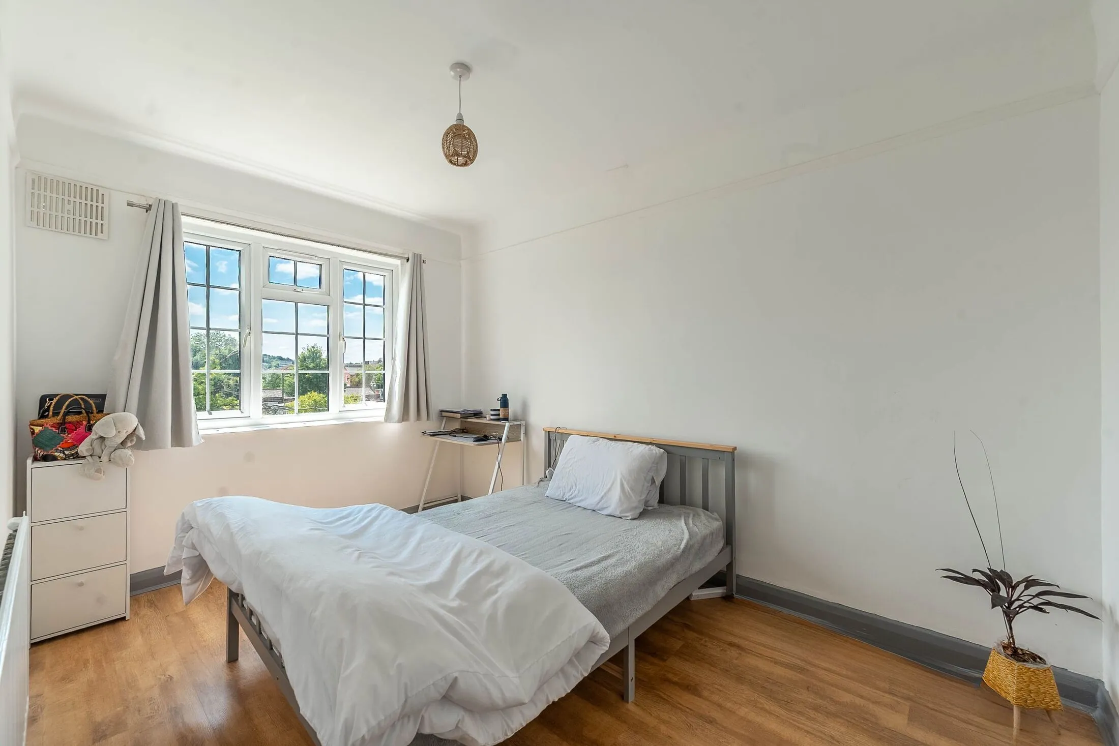 Flat Marlborough Hill in Greater London
