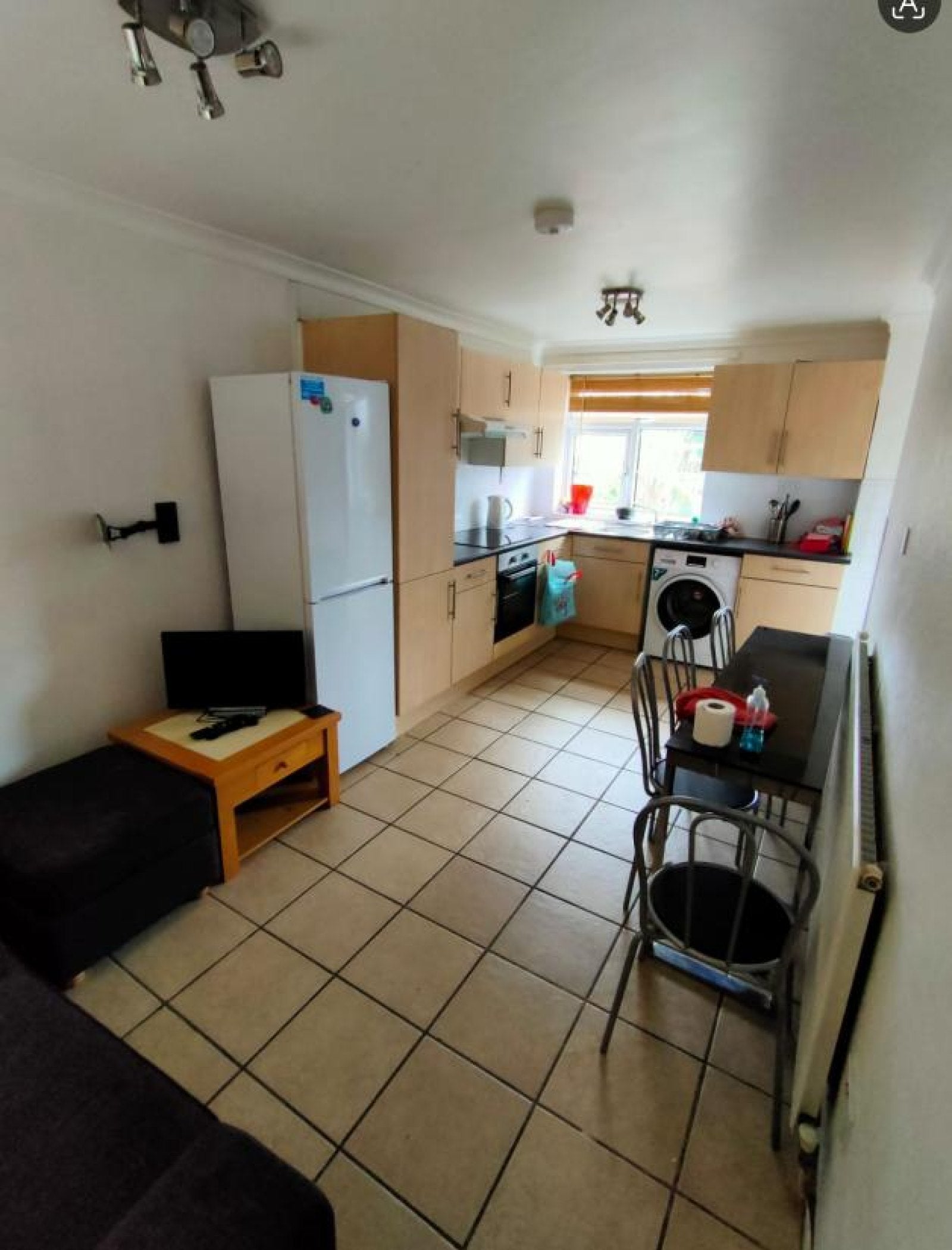 Room Leahurst Crescent in Birmingham