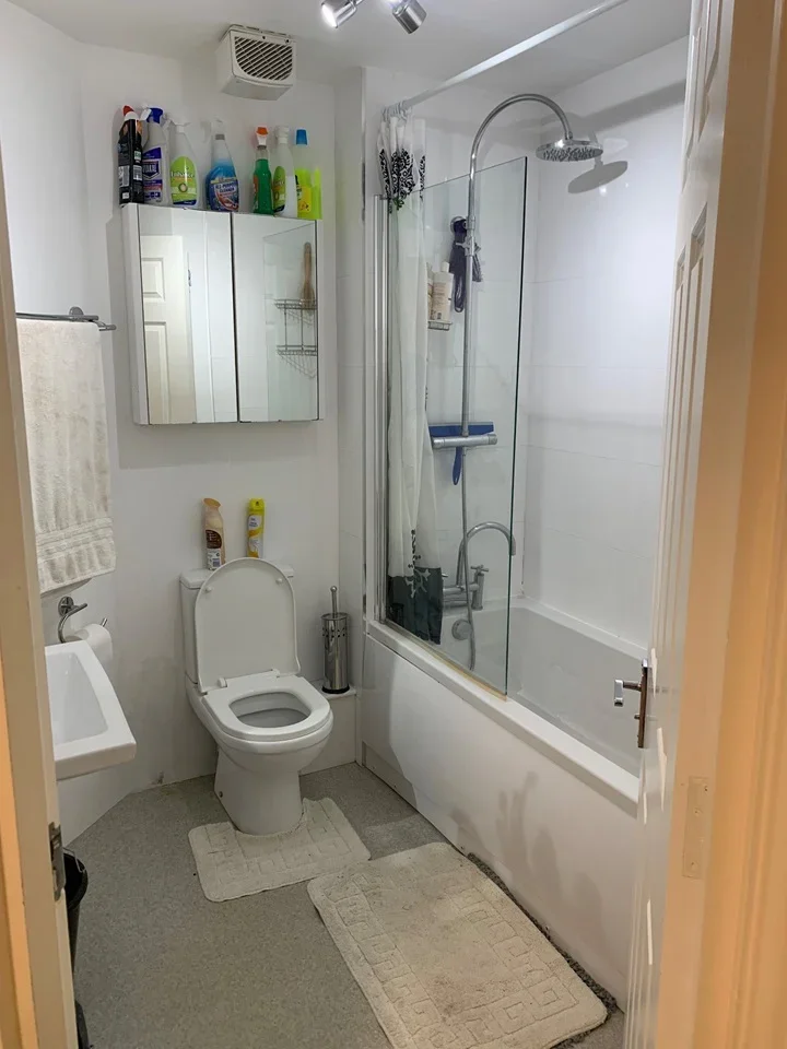 Room Grenard Close in Greater London