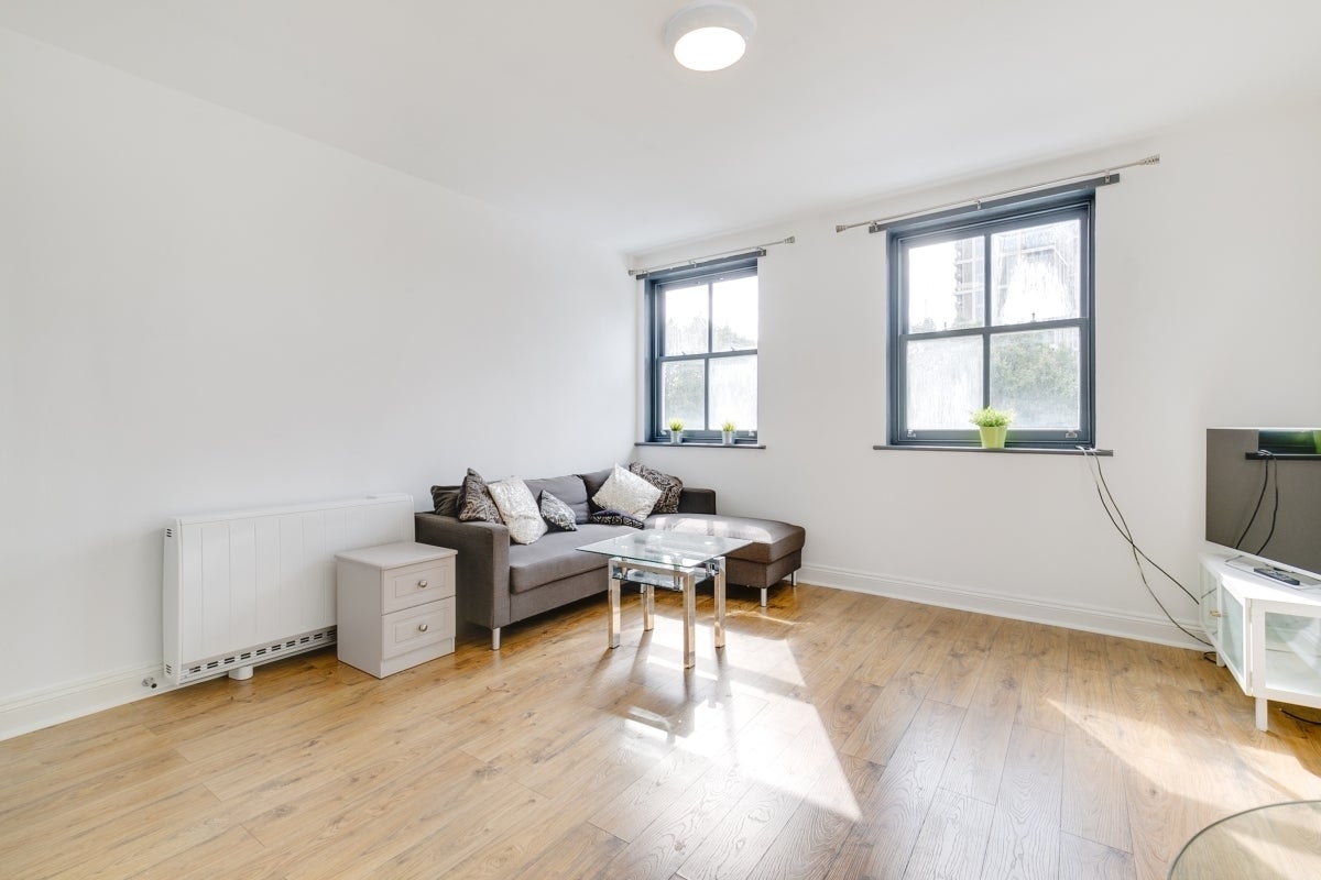 Flat Whitechapel Road in Greater London