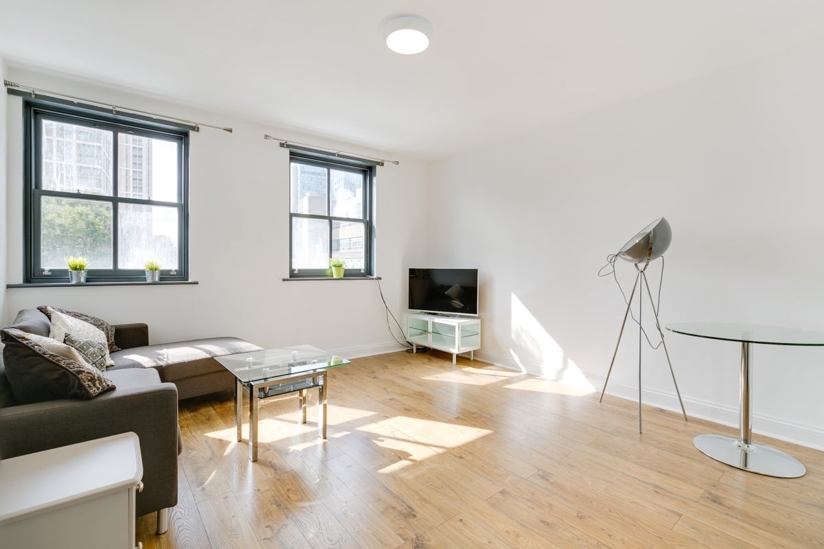 Flat Whitechapel Road in Greater London