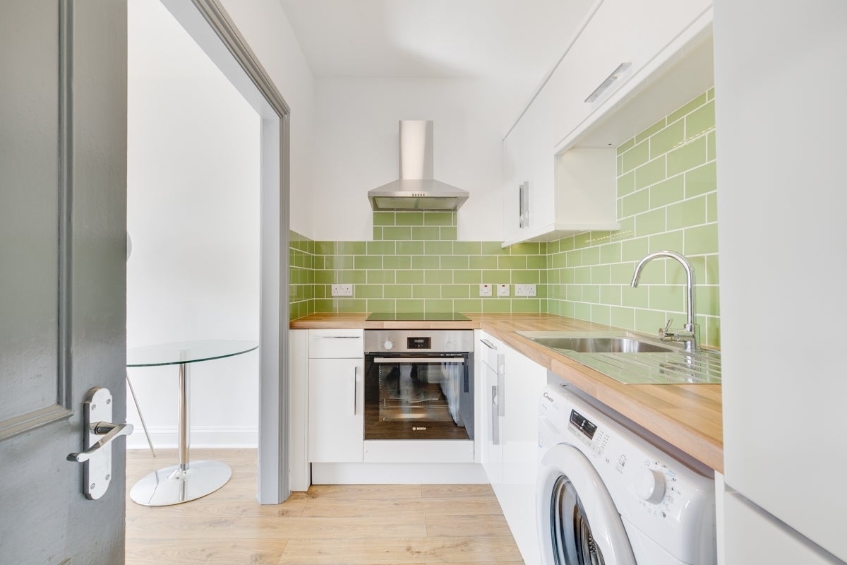 Flat Whitechapel Road in Greater London