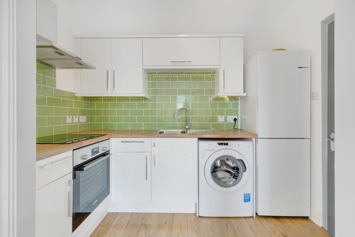 Flat Whitechapel Road in Greater London