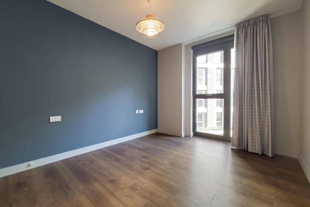 Flat Engineers Way in Greater London