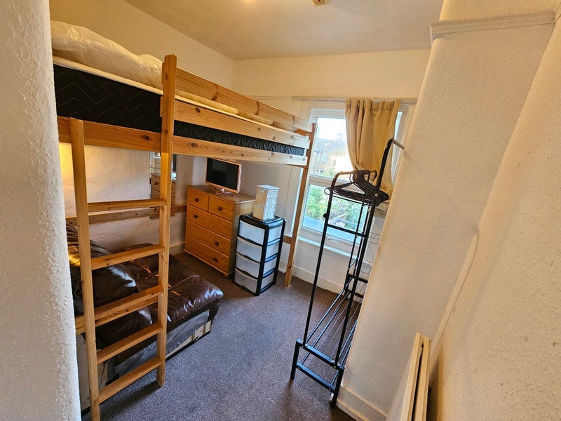 Room Morrison Avenue in Greater London