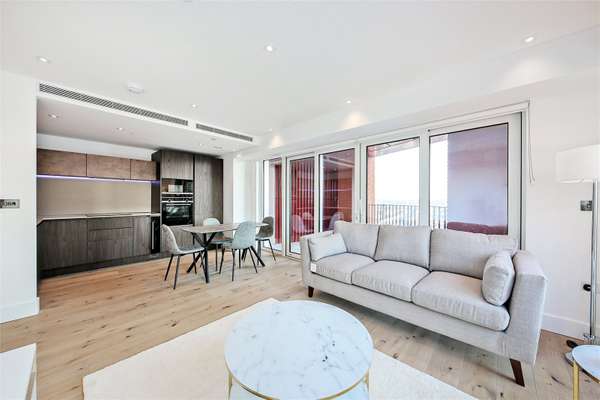 Flat Langley Lane in Greater London