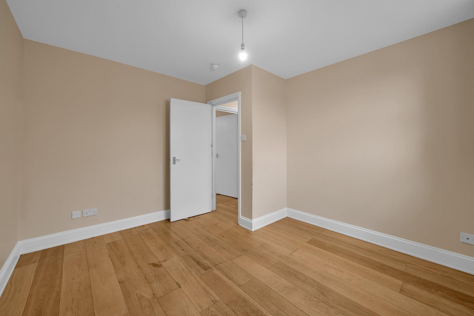 Flat West Street in Greater London