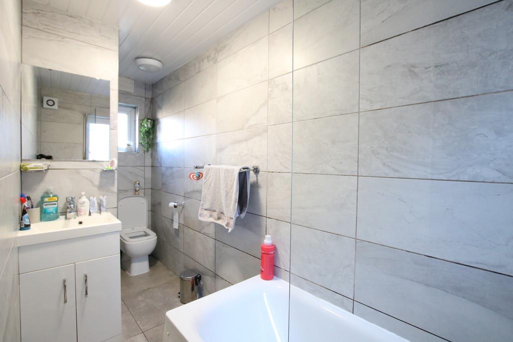 Flat Cobbold Road in Greater London