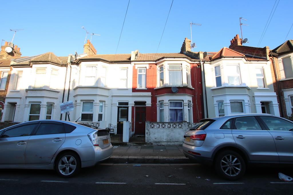 Flat Cobbold Road in Greater London