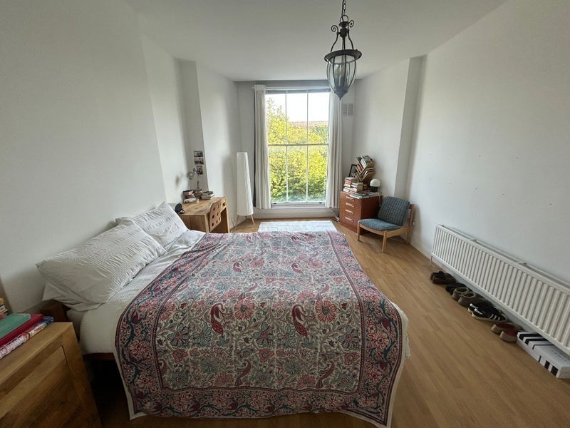 Room Northwest Place in London