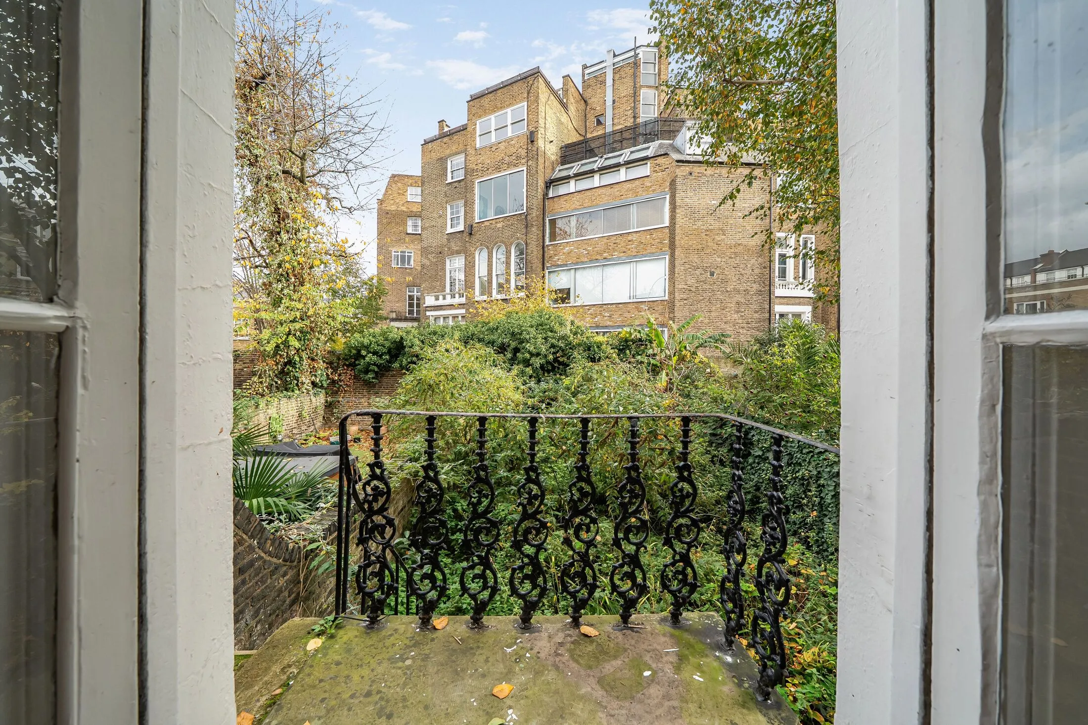 Flat Marloes Road in Greater London