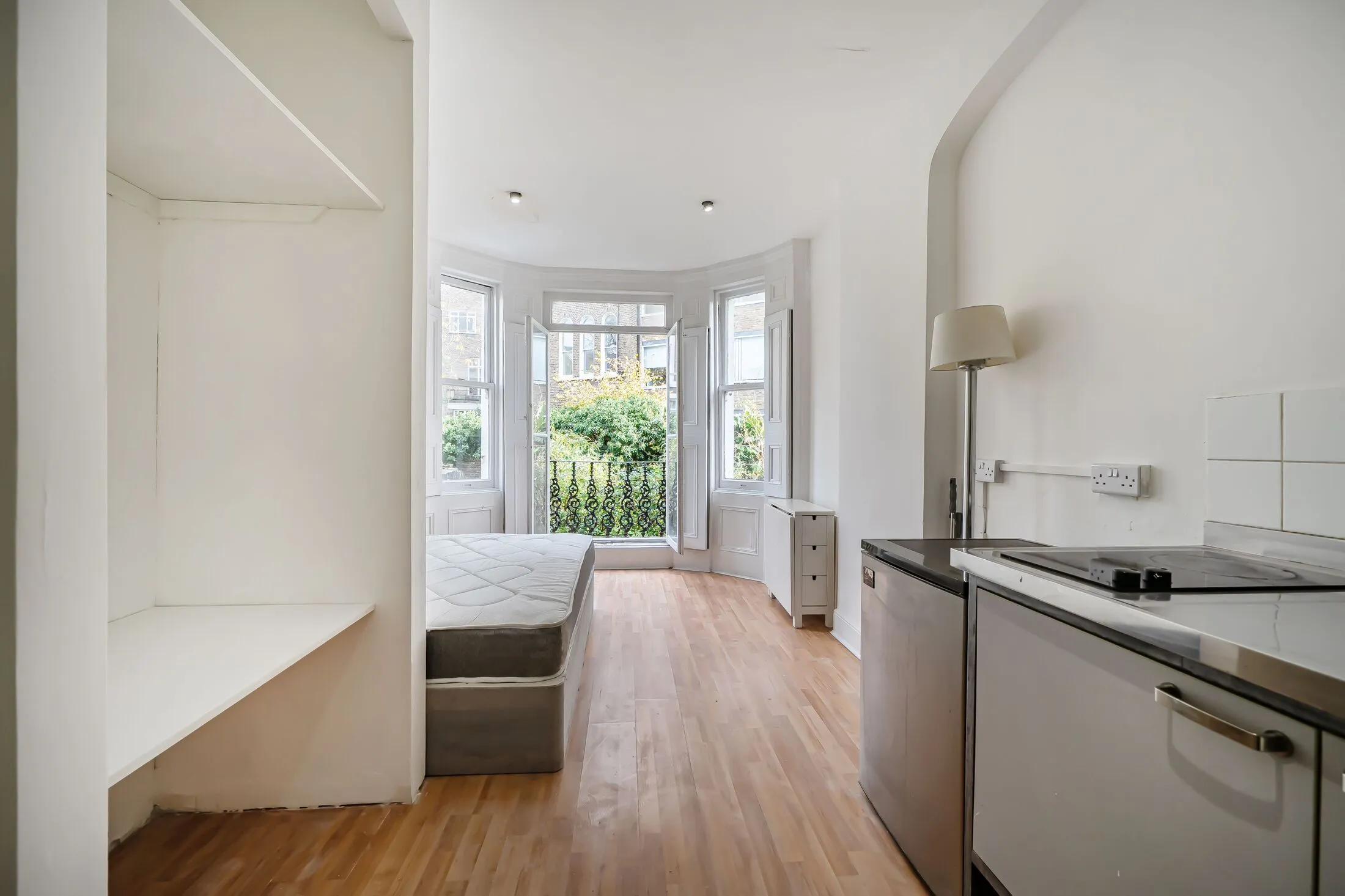 Flat Marloes Road in Greater London