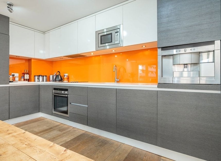 Flat Middlesex Street in Greater London