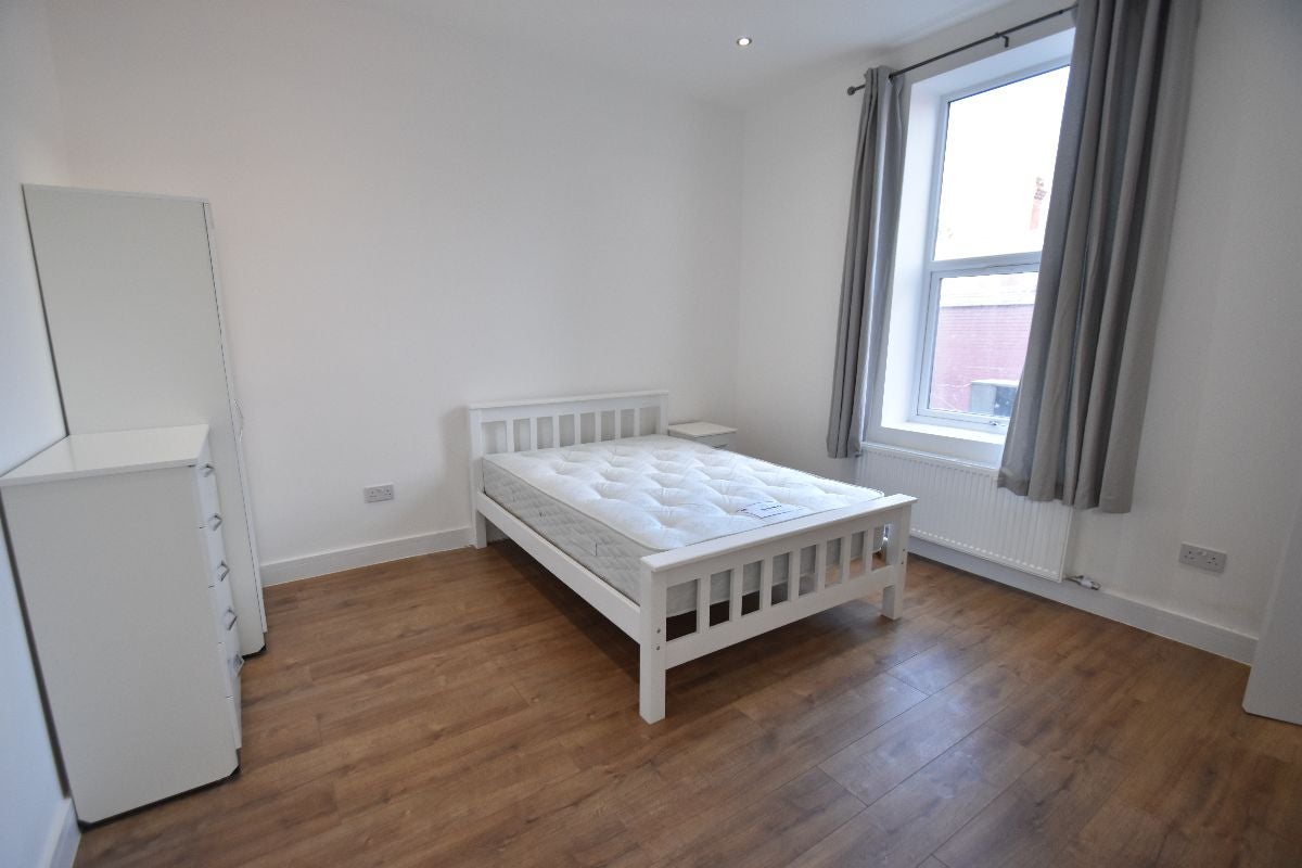 Room Uxbridge Road in Greater London