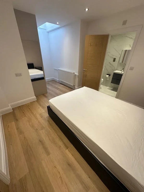 Room Hawthorne Crescent in Slough