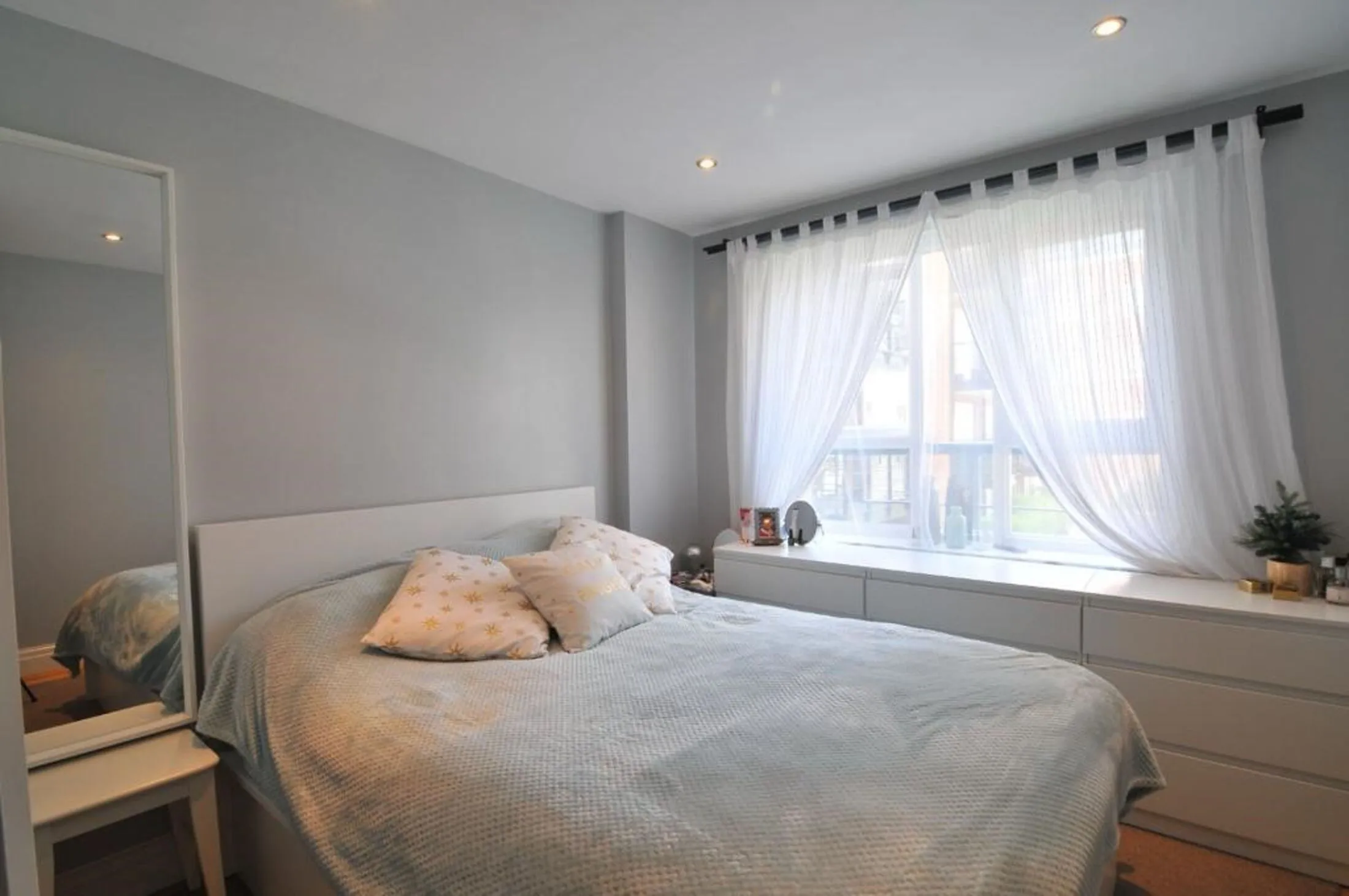 Flat Canbury Passage in Greater London