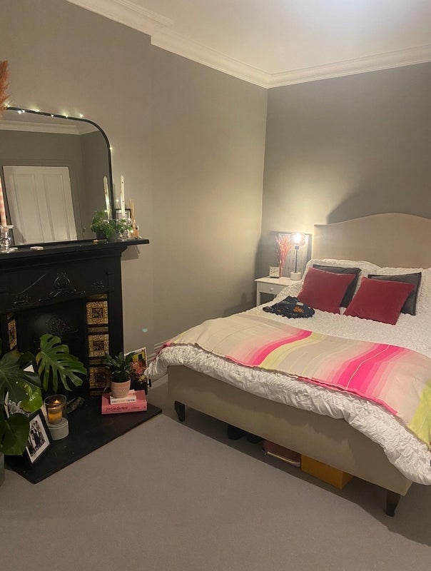 Room Hambalt Road in Greater London