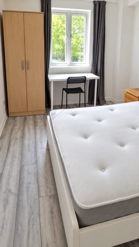 Room Worgan Street in Greater London