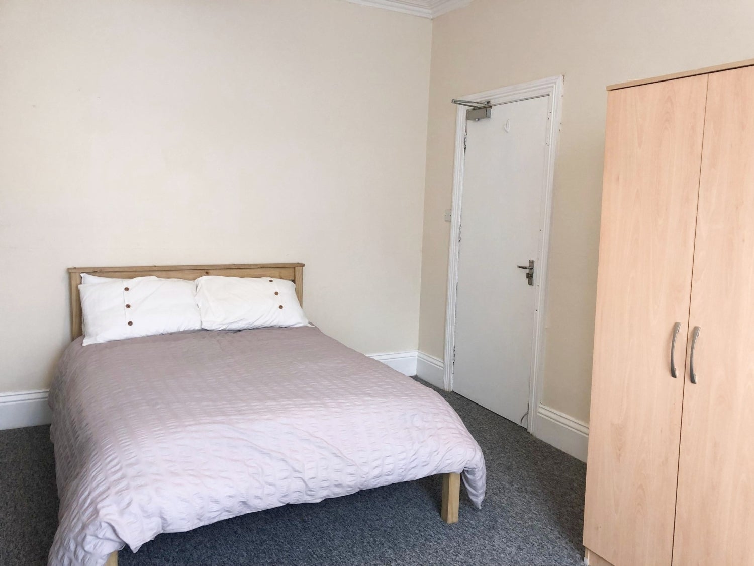 Room St Mary's Road in Bournemouth