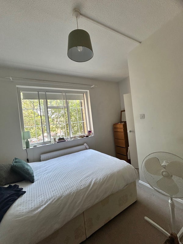 Room Merton Road in Greater London