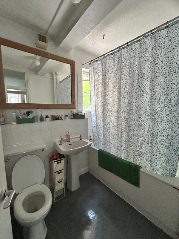 Room Merton Road in Greater London