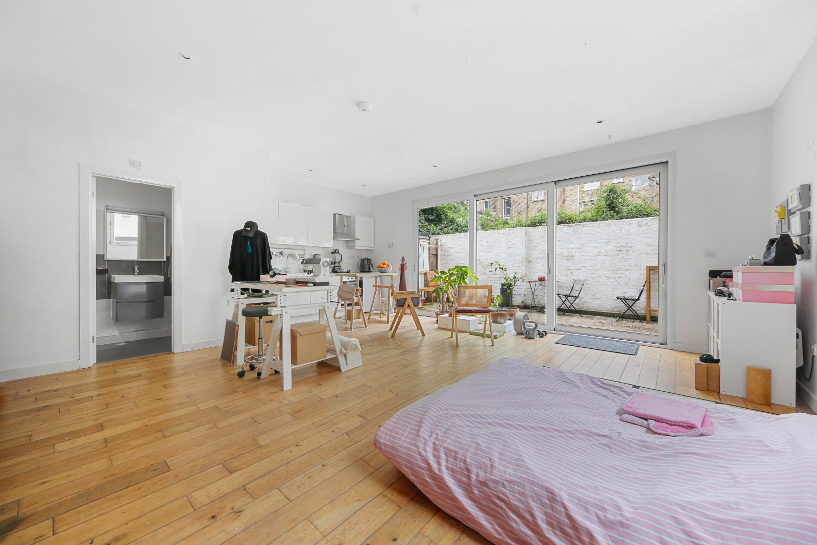 Flat Clarence Road in Greater London
