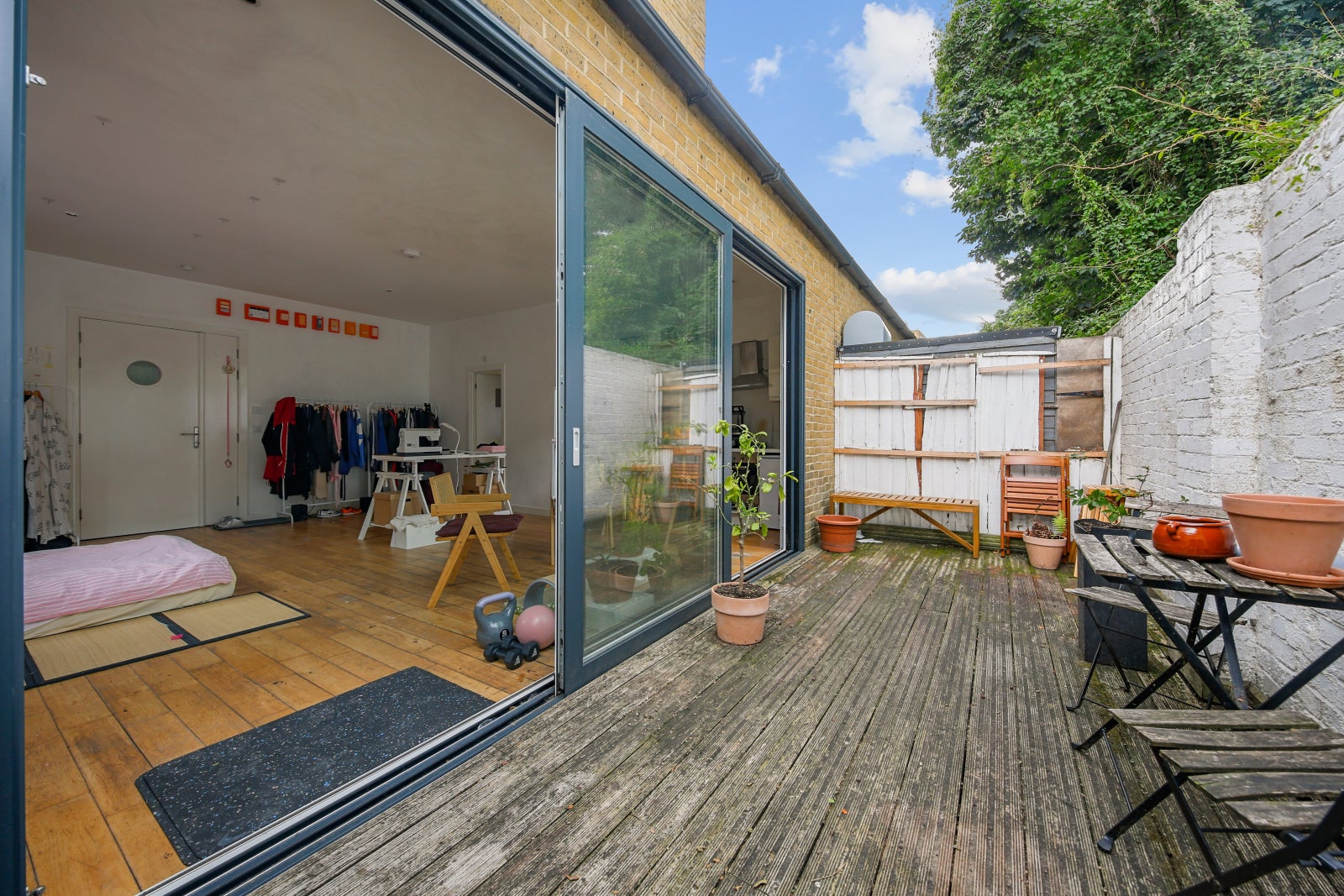 Flat Clarence Road in Greater London