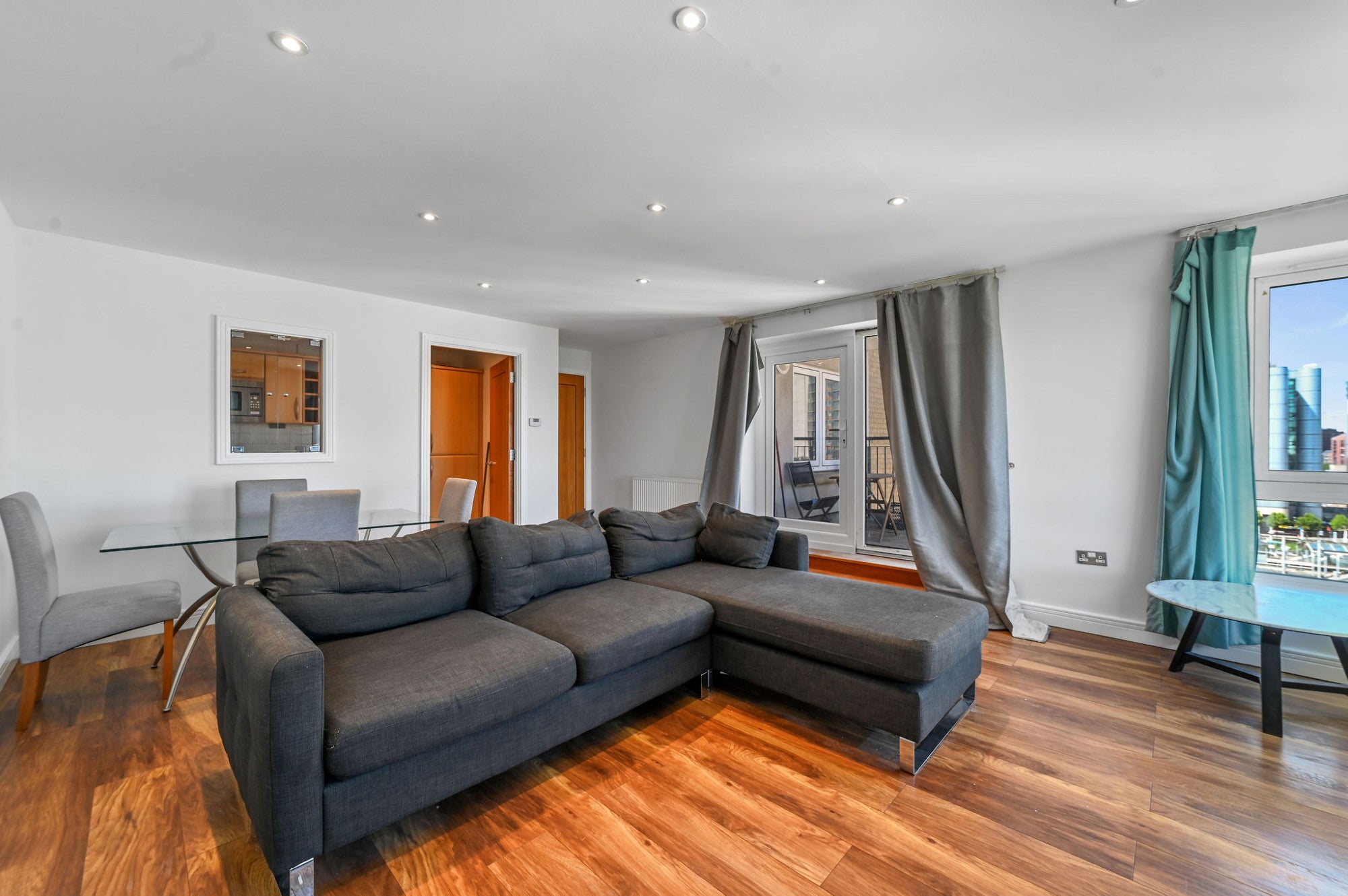 Flat Newport Avenue in Greater London