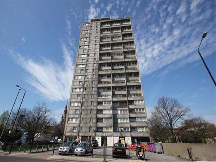 Flat Glamis Road in Greater London