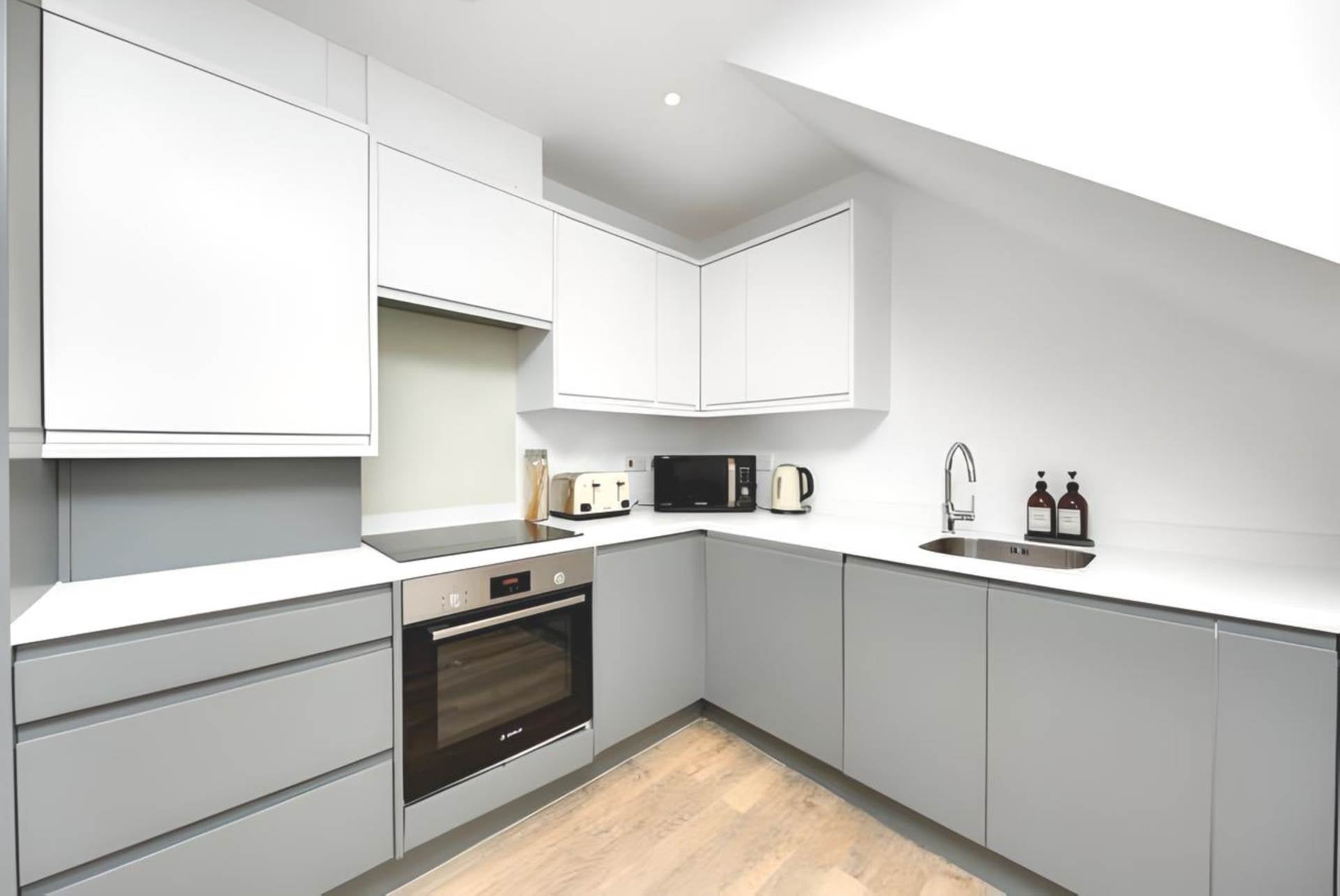 Flat Kempton Road in Greater London