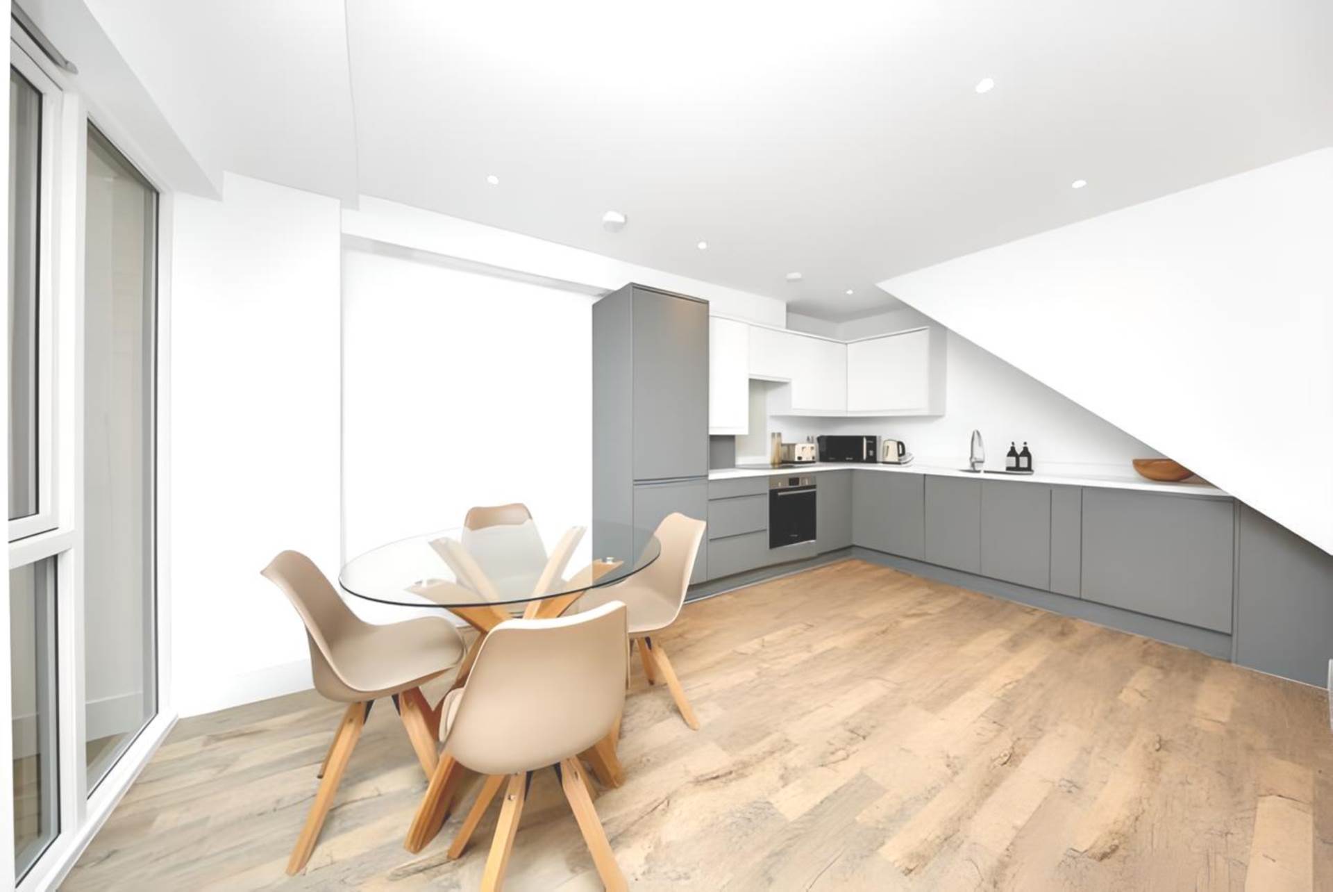 Flat Kempton Road in Greater London