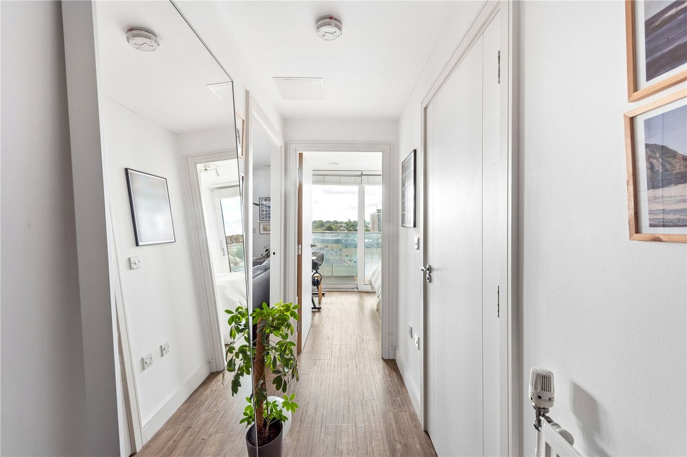 Flat Roseberry Place in Greater London