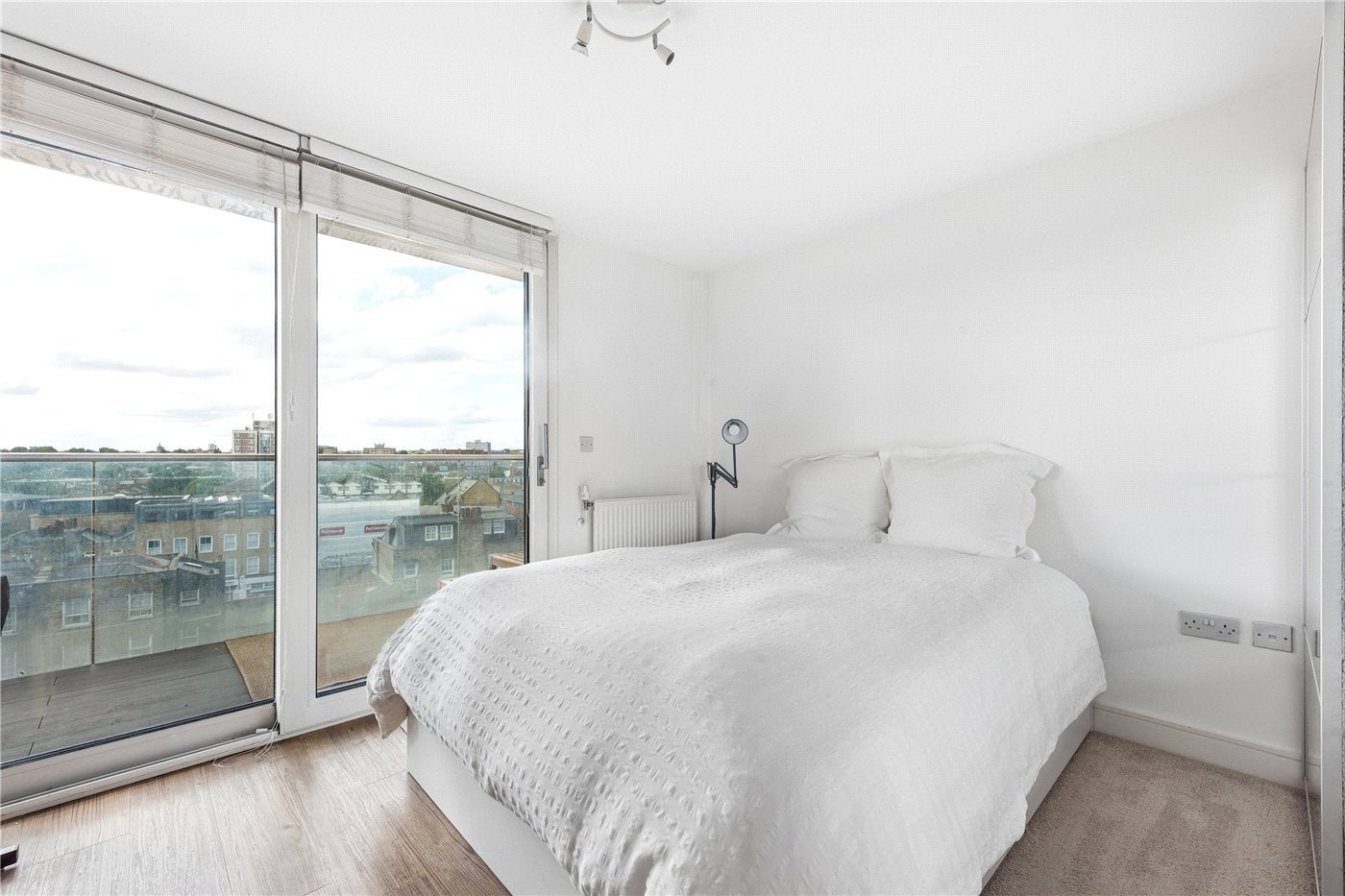 Flat Roseberry Place in Greater London