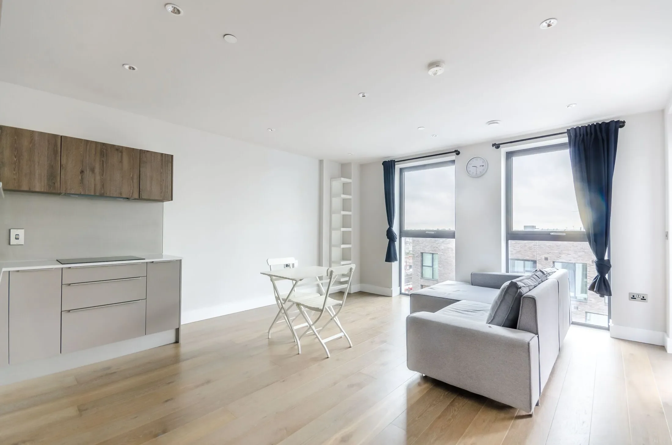 Flat Battersea Park Road in Greater London