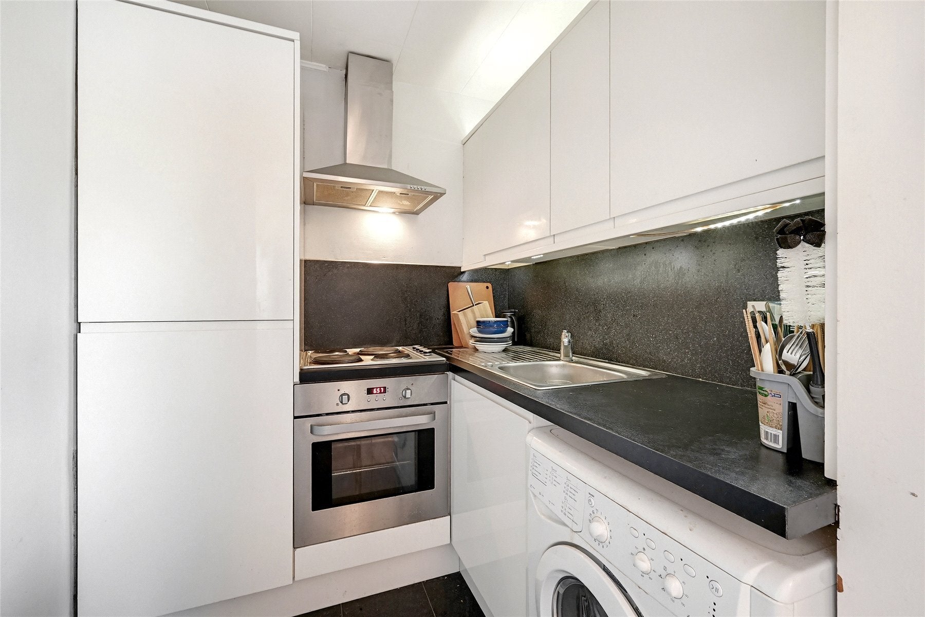 Flat Ovington Gardens in Greater London