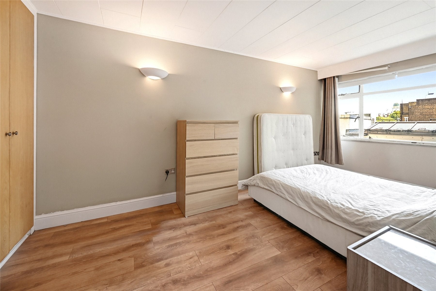 Flat Ovington Gardens in Greater London