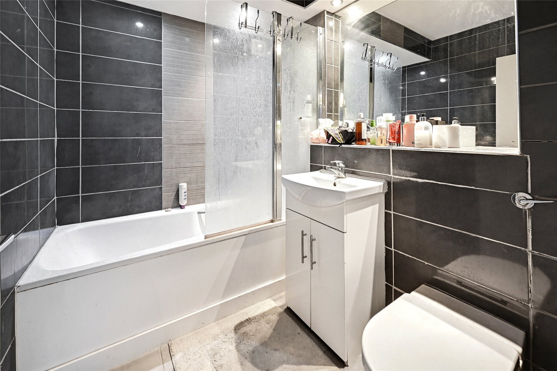 Flat Ovington Gardens in Greater London
